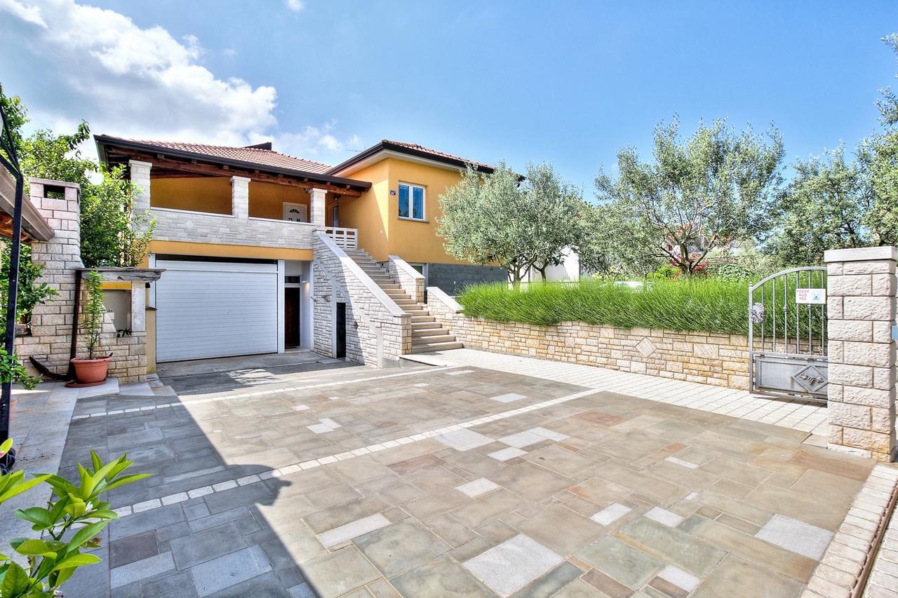 Lana House With Apartment Petrovija ภายนอก รูปภาพ